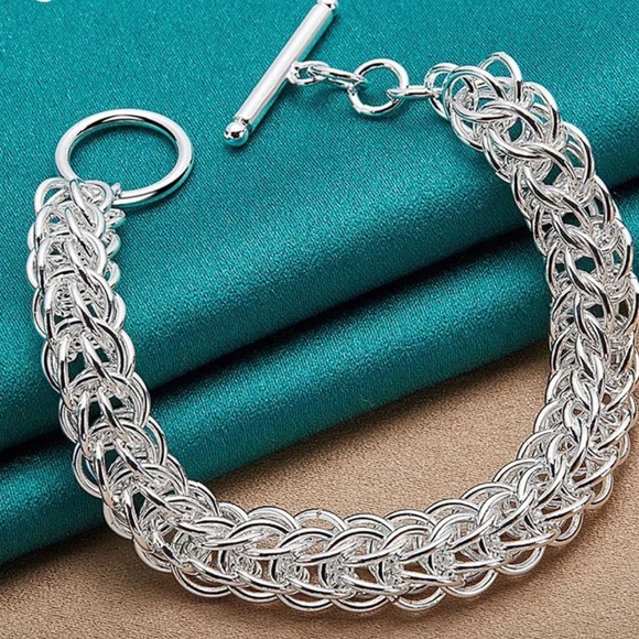 925 Sterling Silver Interlocking Circle Toggle Closure Bracelet - Picture 4 of 5